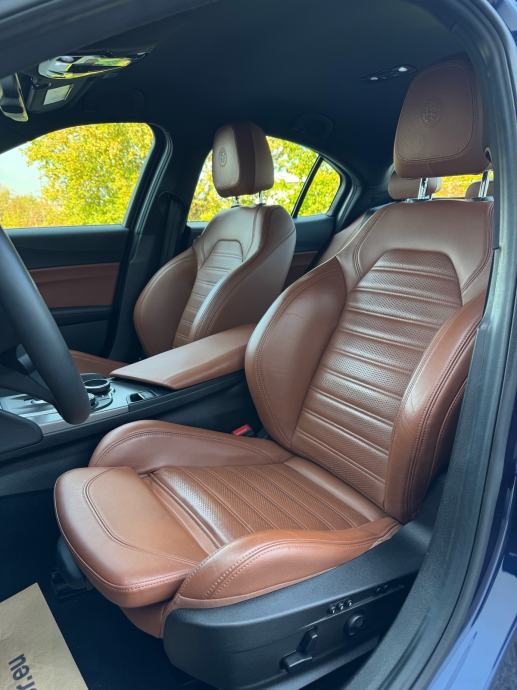 • ALFA ROMEO GIULIA 2.0 TURBO • AUTOMATIK ZF8 • REG GOD DANA •, fotografija 8