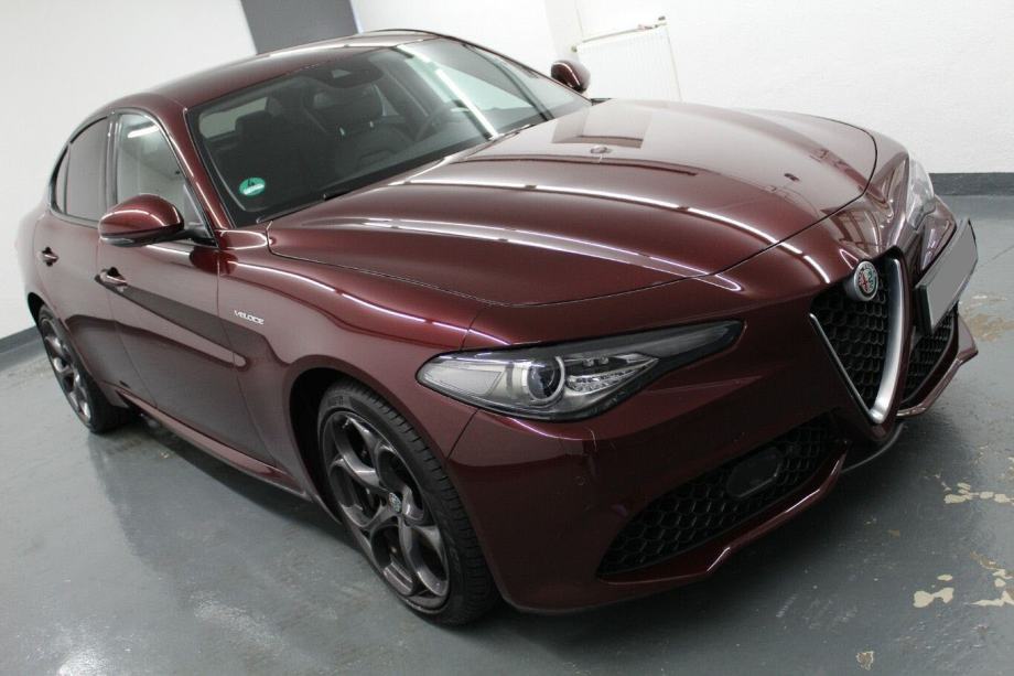 Alfa Romeo Giulia 2,2 D 210ks VELOCE Q4 NAVI APPLE CARPLAY 4X4 18000km