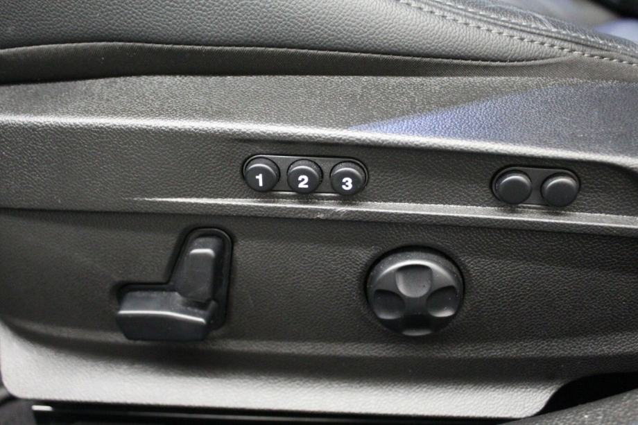 Alfa Romeo Giulia 2,2 D 210ks VELOCE Q4 NAVI APPLE CARPLAY 4X4 18000km