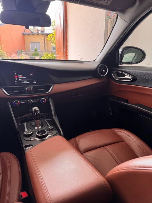 Alfa Romeo Giulia 2.2 JTD Automatik | Bixenon | Bogata oprema, fotografija 9
