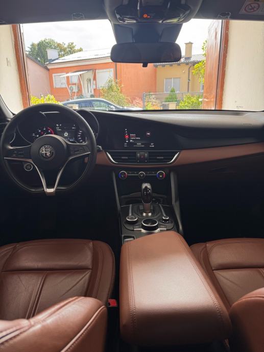 Alfa Romeo Giulia 2.2 JTD Automatik | Bixenon | Bogata oprema, fotografija 10