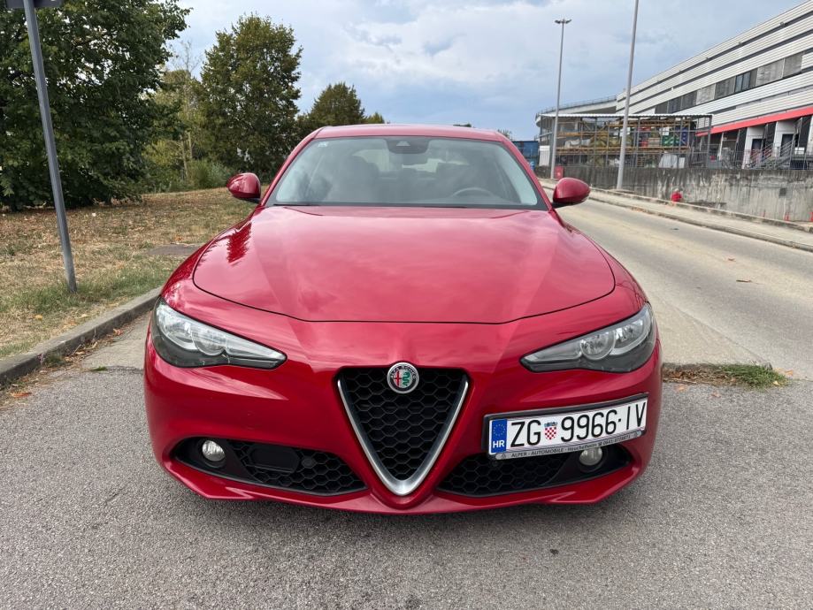 Alfa Romeo Giulia 2,2 JTD automatik, fotografija 2