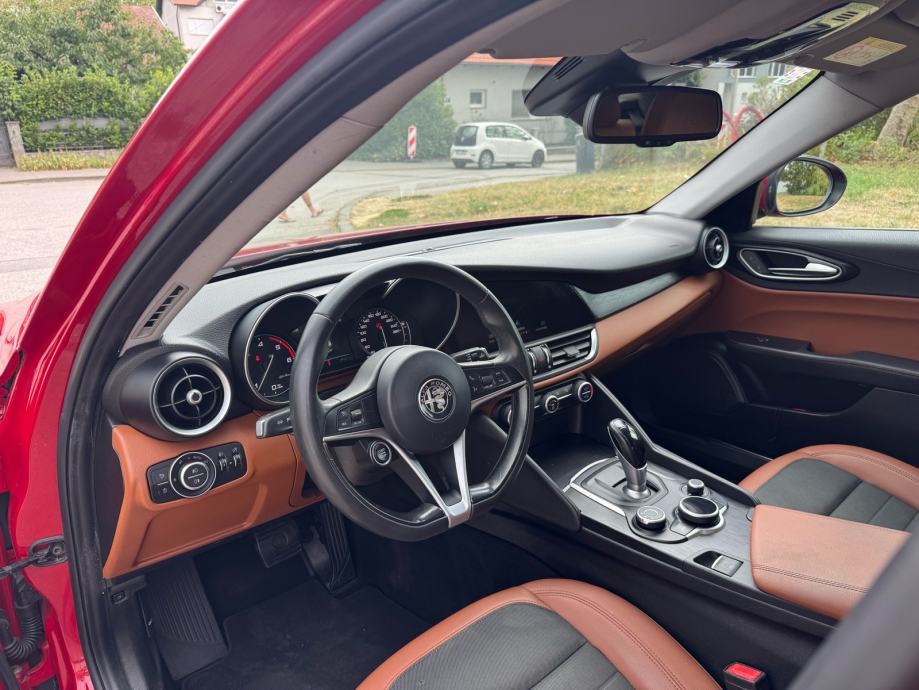 Alfa Romeo Giulia 2,2 JTD automatik, fotografija 8