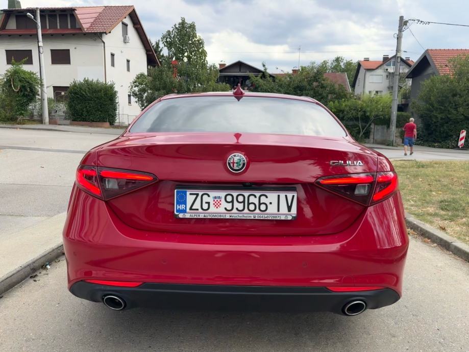 Alfa Romeo Giulia 2,2 JTD automatik, fotografija 5