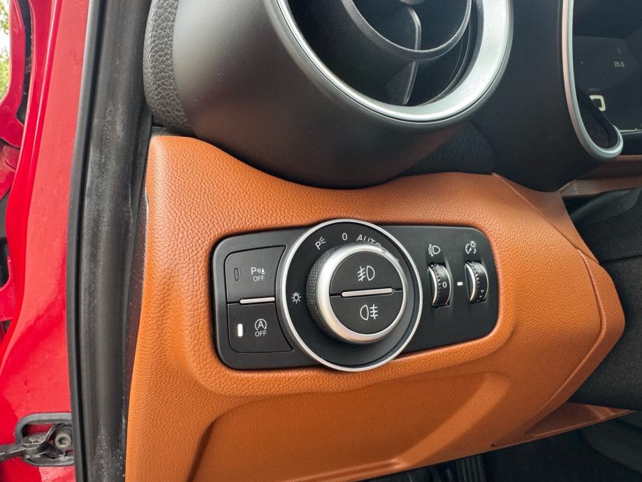 Alfa Romeo Giulia 2,2 JTD automatik, fotografija 12