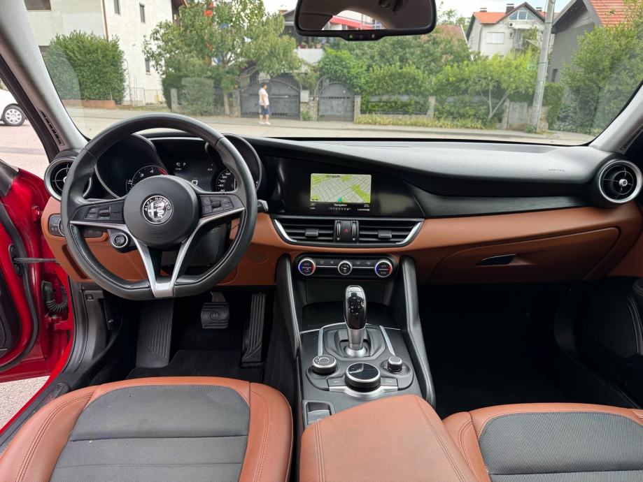Alfa Romeo Giulia 2,2 JTD automatik, fotografija 9