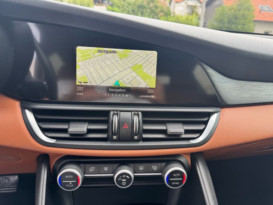 Alfa Romeo Giulia 2,2 JTD automatik, fotografija 16
