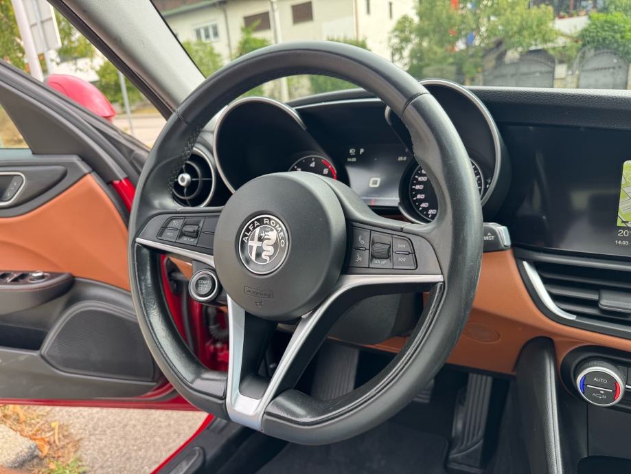 Alfa Romeo Giulia 2,2 JTD automatik, fotografija 17
