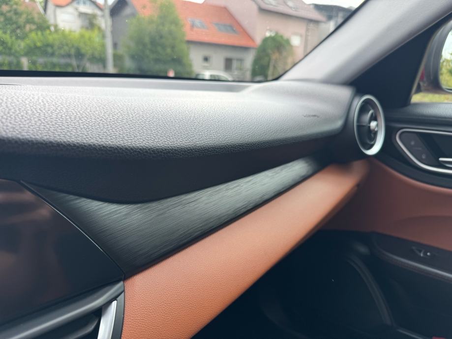 Alfa Romeo Giulia 2,2 JTD automatik, fotografija 18