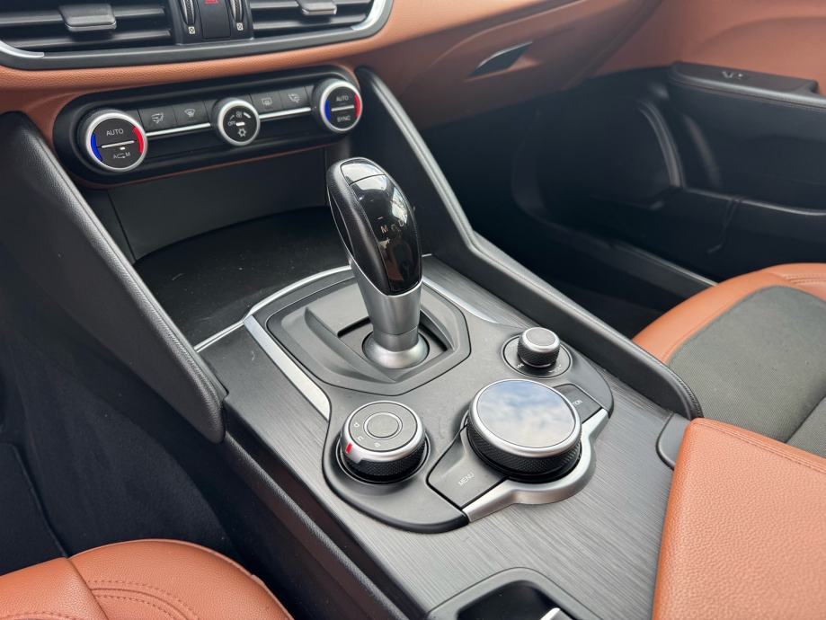 Alfa Romeo Giulia 2,2 JTD automatik, fotografija 19