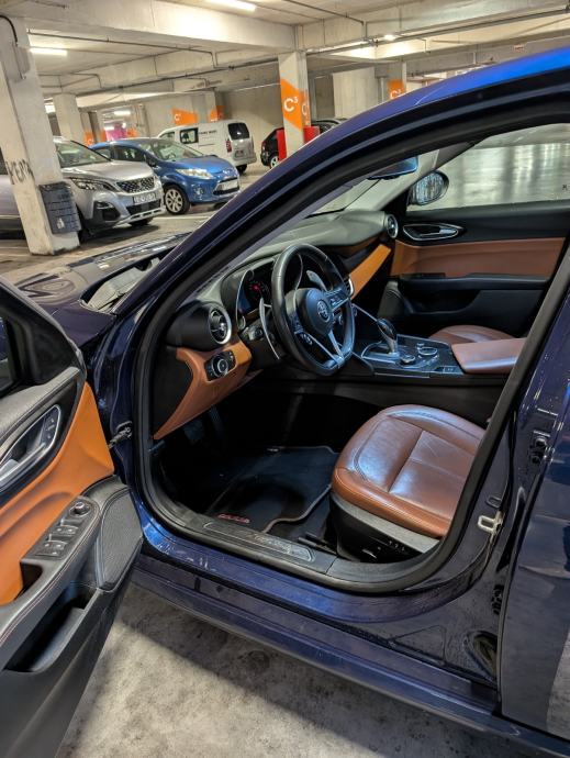 Alfa Romeo Giulia 2,2 JTD automatik, fotografija 9