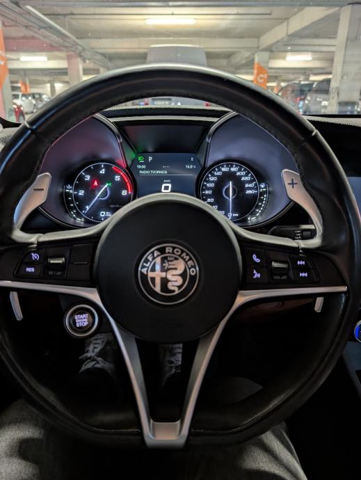 Alfa Romeo Giulia 2,2 JTD automatik, fotografija 11