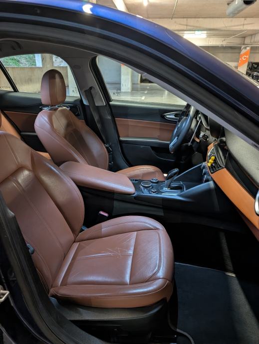 Alfa Romeo Giulia 2,2 JTD automatik, fotografija 8