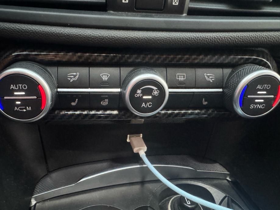 Alfa Romeo Giulia 2,2 JTD automatik, fotografija 2
