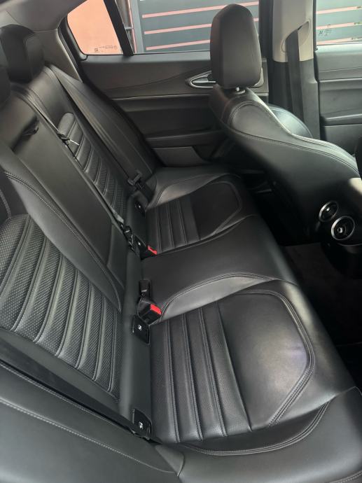 Alfa Romeo Giulia 2,2 JTD automatik, fotografija 12