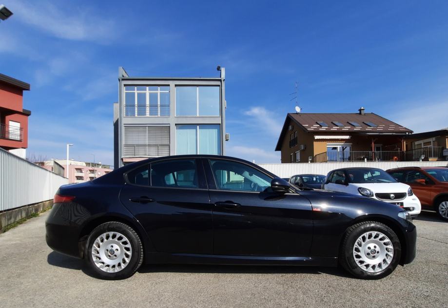 ALFA ROMEO GIULIA 2.2 JTD AT 180 KS /rata 243 € /PDV /Anindol, 2017 god.