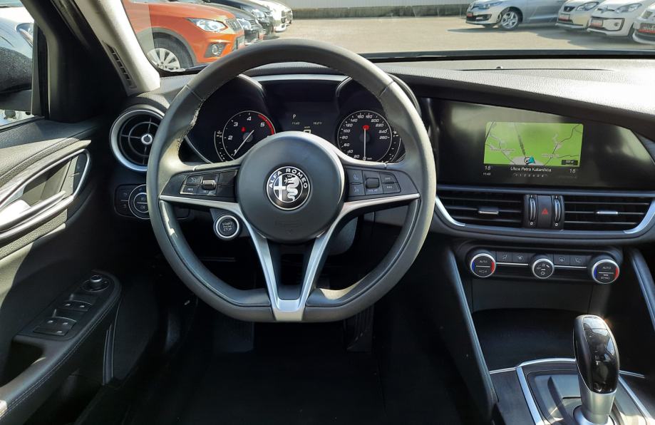 ALFA ROMEO GIULIA 2.2 JTD AT 180 KS /rata 243 € /PDV /Anindol, 2017 god.