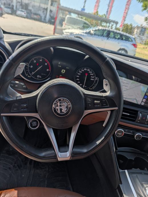 Alfa Romeo Giulia 2,2 JTD, fotografija 13