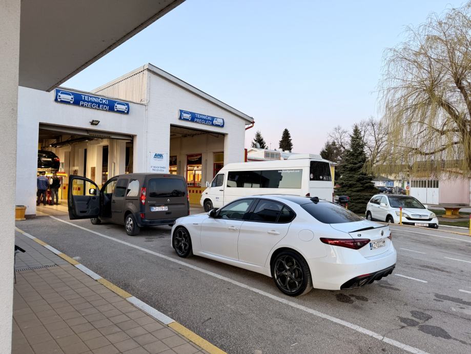 Alfa Romeo Giulia 2,2 JTD, fotografija 5