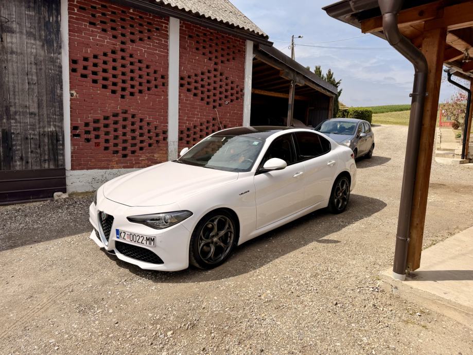 Alfa Romeo Giulia 2,2 JTD, fotografija 2