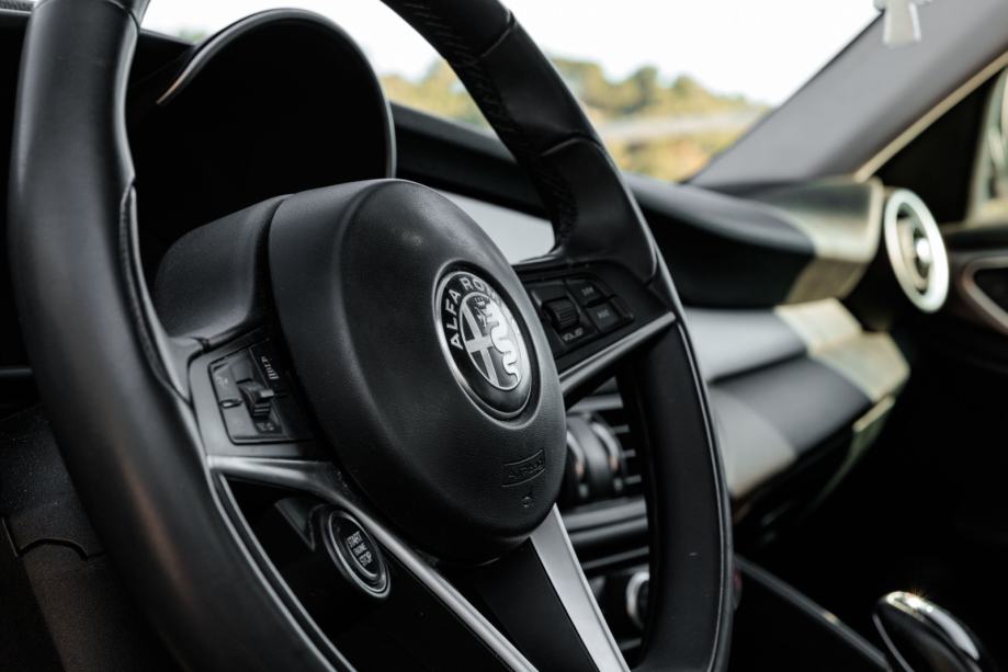 Alfa Romeo Giulia 2,2 JTD, fotografija 6