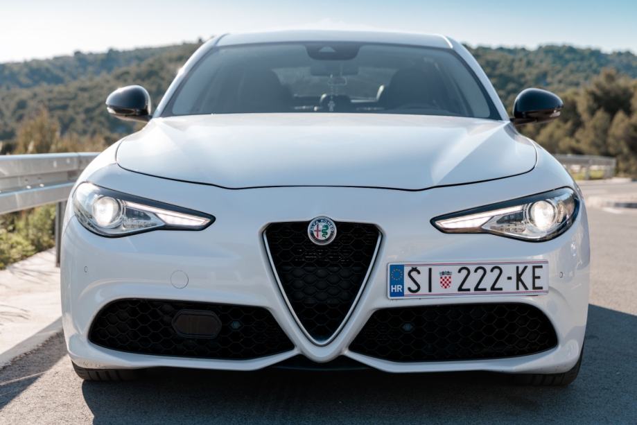 Alfa Romeo Giulia 2,2 JTD, fotografija 13