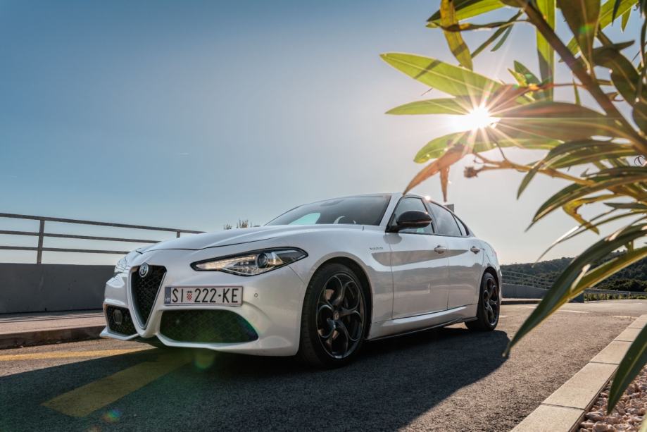 Alfa Romeo Giulia 2,2 JTD, fotografija 14