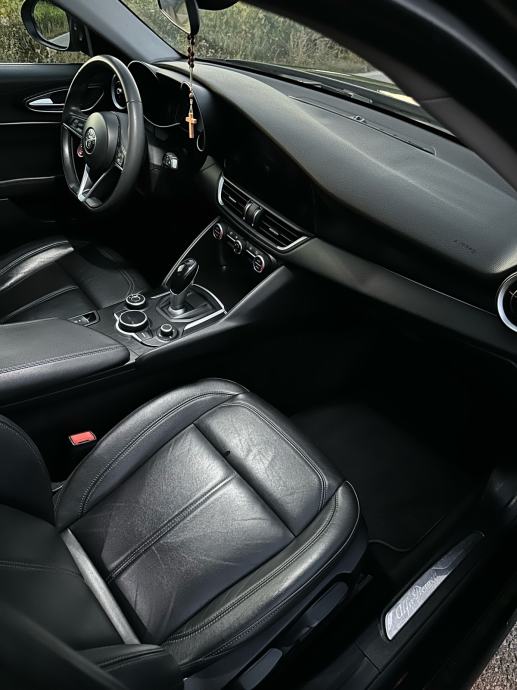 Alfa Romeo Giulia 2,2 JTD, fotografija 10