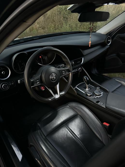 Alfa Romeo Giulia 2,2 JTD, fotografija 9