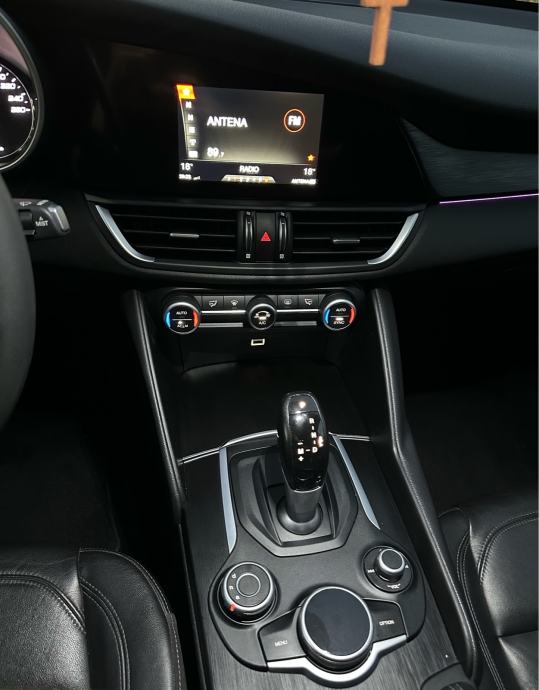Alfa Romeo Giulia 2,2 JTD, fotografija 8