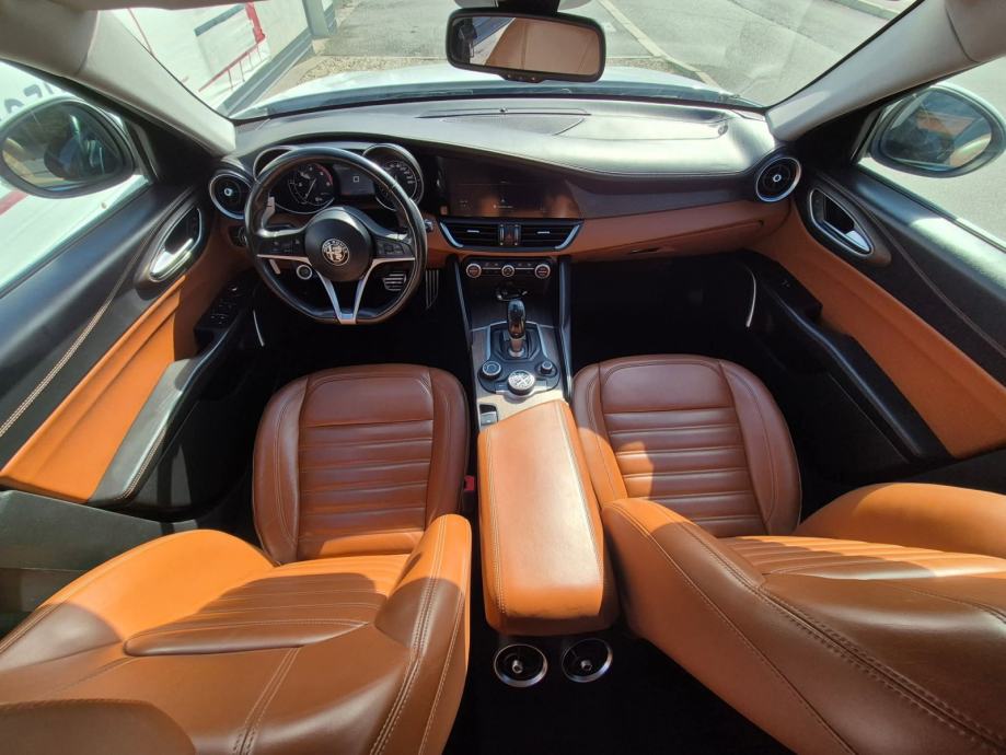 Alfa Romeo Giulia 2,2 JTDm Sport Automatic,savršeno stanje,ko nova, fotografija 12