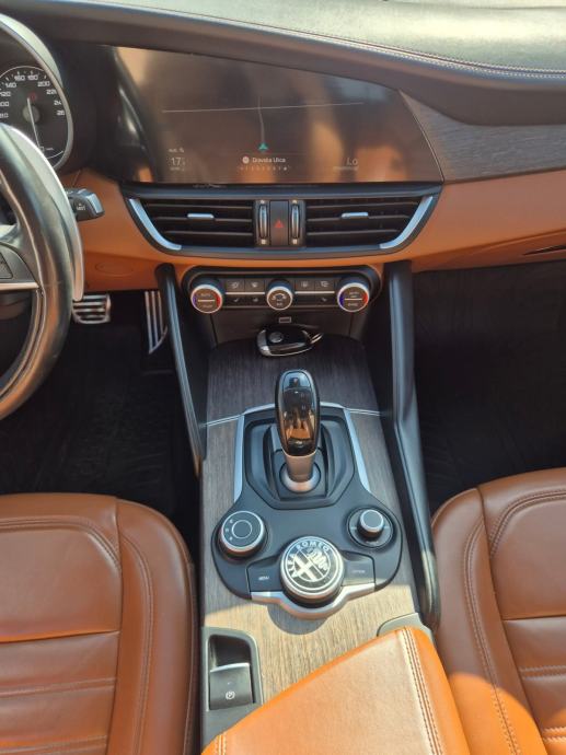 Alfa Romeo Giulia 2,2 JTDm Sport Automatic,savršeno stanje,ko nova, fotografija 13