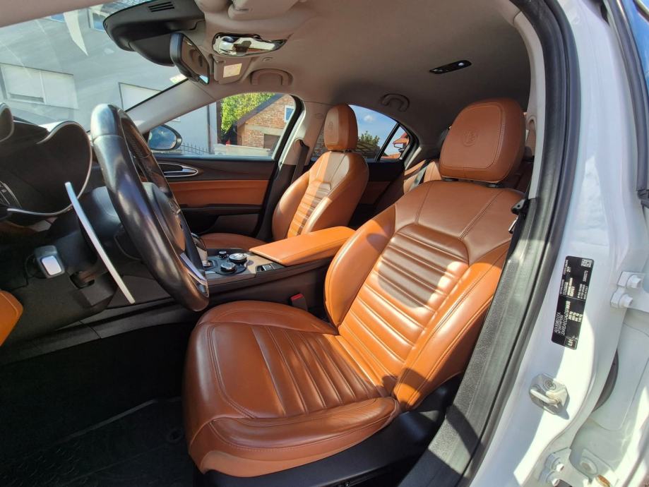 Alfa Romeo Giulia 2,2 JTDm Sport Automatic,savršeno stanje,ko nova, fotografija 15
