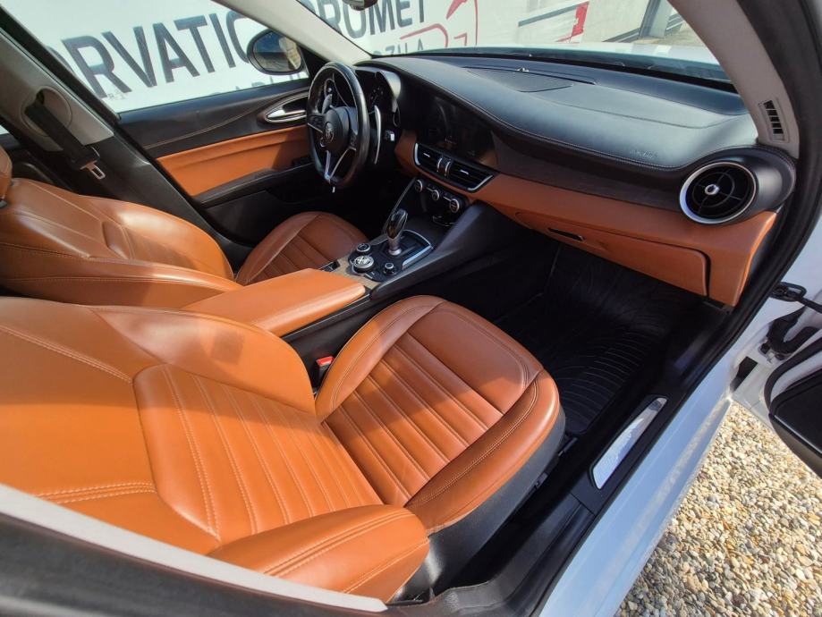Alfa Romeo Giulia 2,2 JTDm Sport Automatic,savršeno stanje,ko nova, fotografija 18