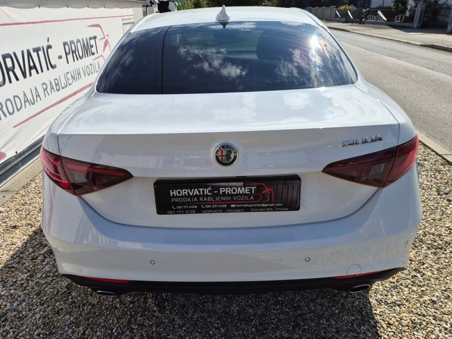 Alfa Romeo Giulia 2,2 JTDm Sport Automatic,savršeno stanje,ko nova, fotografija 10