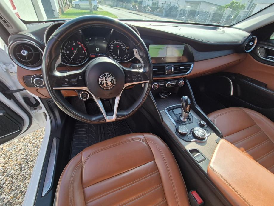 Alfa Romeo Giulia 2,2 JTDm Sport Automatic,savršeno stanje,ko nova, fotografija 16