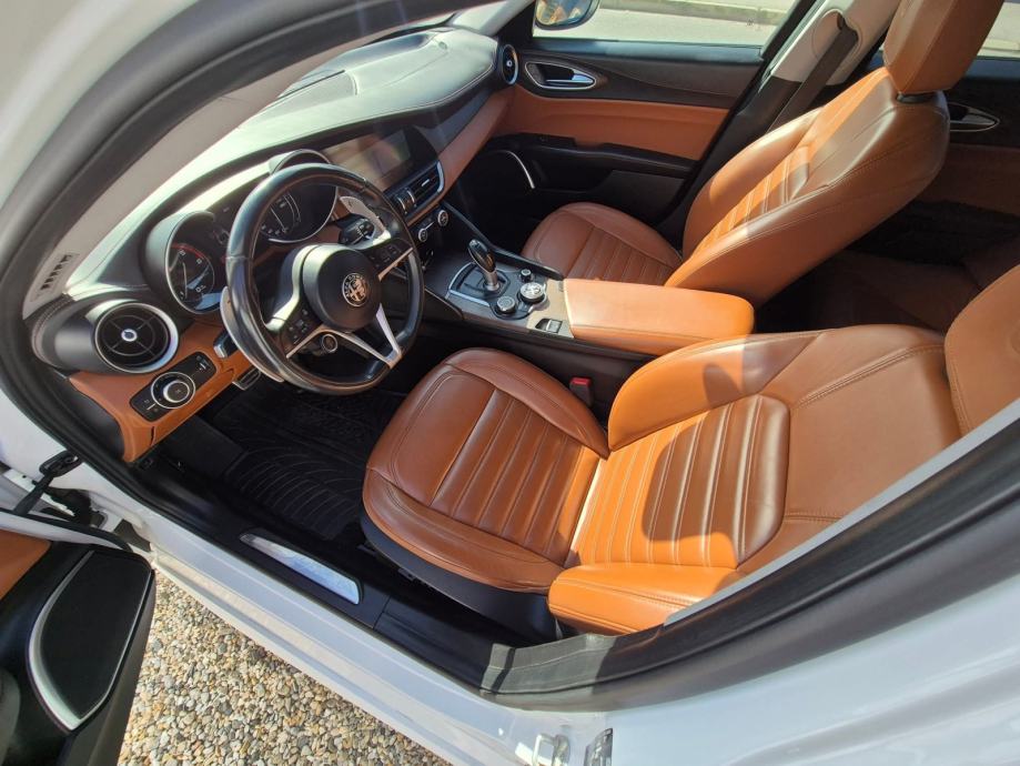 Alfa Romeo Giulia 2,2 JTDm Sport Automatic,savršeno stanje,ko nova, fotografija 14