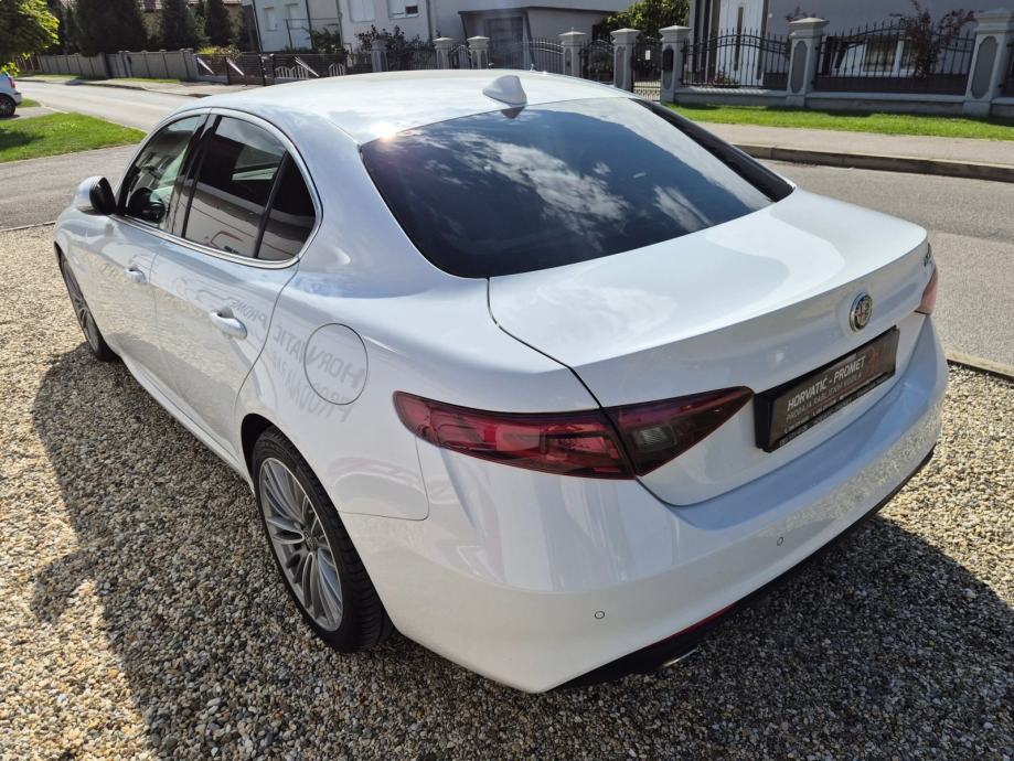 Alfa Romeo Giulia 2,2 JTDm Sport Automatic,savršeno stanje,ko nova, fotografija 11