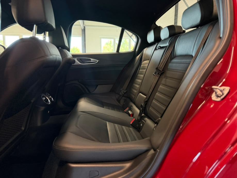 Alfa Romeo Giulia 2,2 Veloce * RJEŠAVAMO LEASING *, fotografija 9