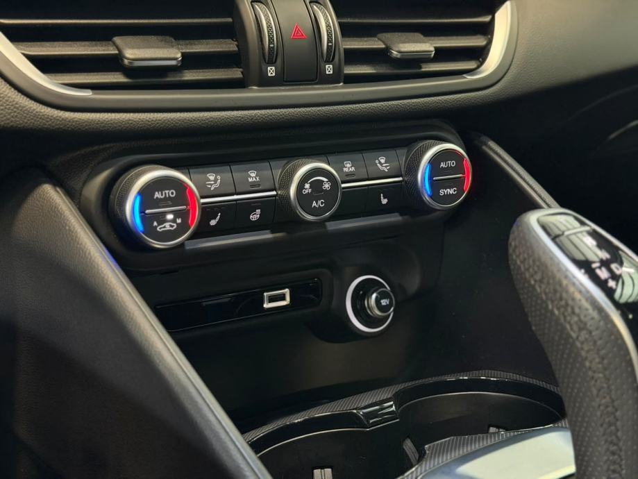 Alfa Romeo Giulia 2,2 Veloce * RJEŠAVAMO LEASING *, fotografija 13