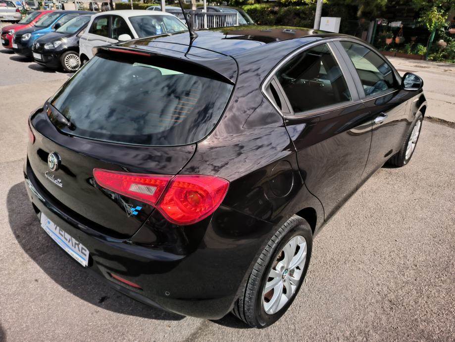 Alfa Romeo Giulietta 1,4 D. N. A. TURISMO, SERVISNA, JAMSTVO, REG 1 G, fotografija 9