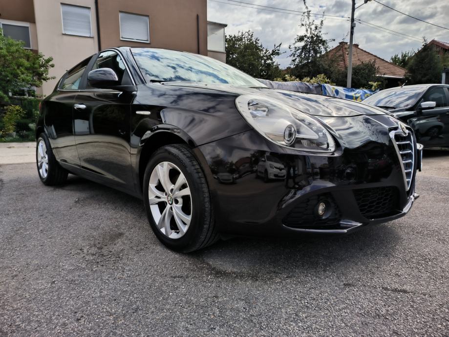 Alfa Romeo Giulietta 1,4 D. N. A. TURISMO, SERVISNA, JAMSTVO, REG 1 G, fotografija 2