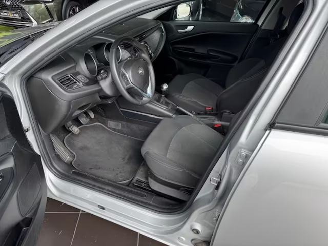 Alfa Romeo Giulietta 1,4 * RJEŠAVAMO LEASING *, fotografija 9