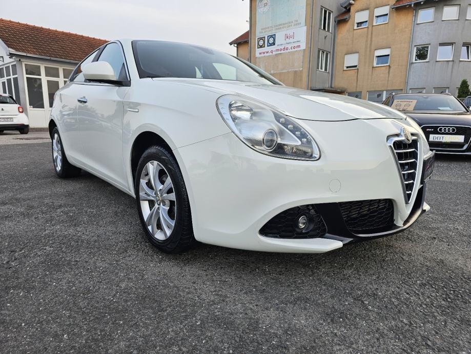 Alfa Romeo Giulietta 1,6 JTD ***ODLIČNO-STANJE***SENZORI-ALU***, fotografija 3