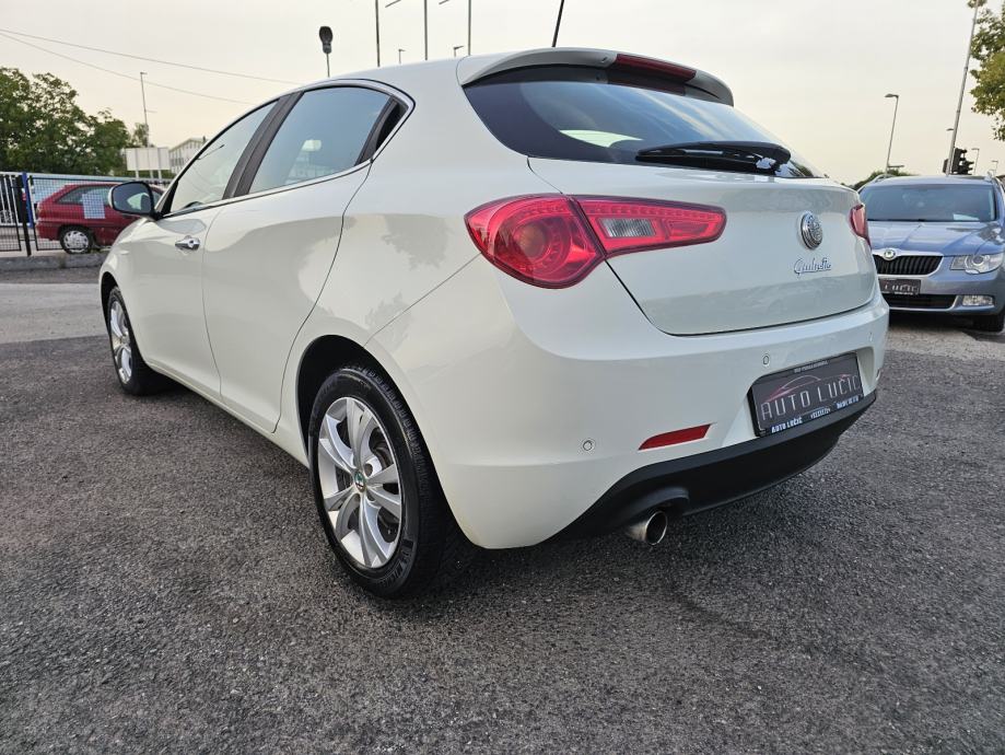 Alfa Romeo Giulietta 1,6 JTD ***ODLIČNO-STANJE***SENZORI-ALU***, fotografija 7