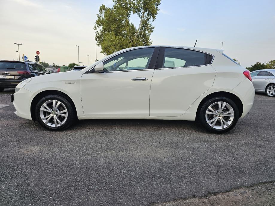 Alfa Romeo Giulietta 1,6 JTD ***ODLIČNO-STANJE***SENZORI-ALU***, fotografija 8