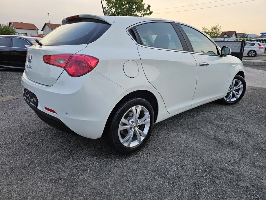 Alfa Romeo Giulietta 1,6 JTD ***ODLIČNO-STANJE***SENZORI-ALU***, fotografija 20