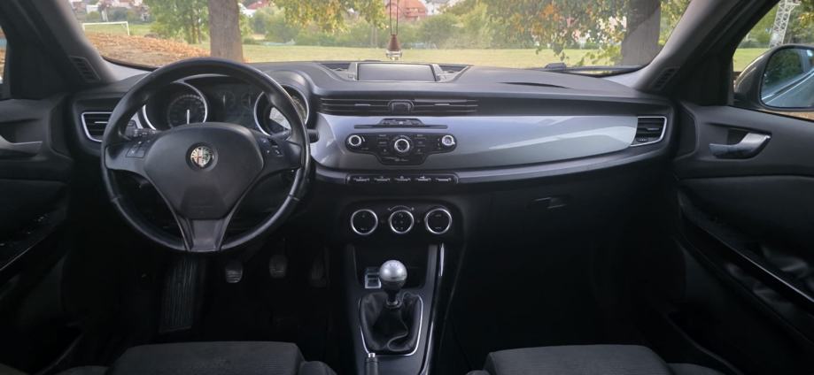 Alfa Romeo Giulietta 1,6 Jtd . Reg 06/27 Povoljno, fotografija 14