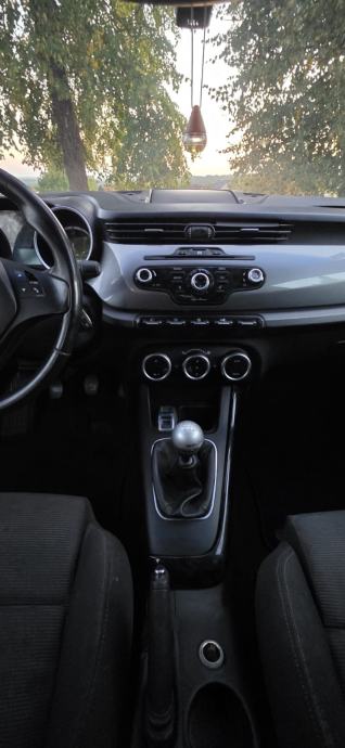 Alfa Romeo Giulietta 1,6 Jtd . Reg 06/27 Povoljno, fotografija 15