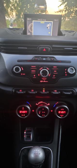 Alfa Romeo Giulietta 1,6 Jtd . Reg 06/27 Povoljno, fotografija 18
